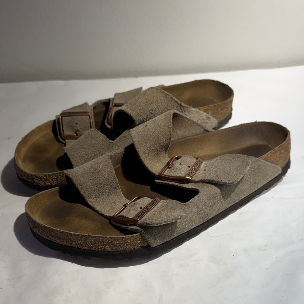 Used women’s 9 Birkenstock Taupe Suede double strap Sandals